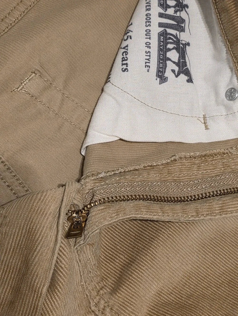 Levis 502 Regular Taper Corduroy Pants Mens 32x30 Tan Khaki Casual (Cut Tag)